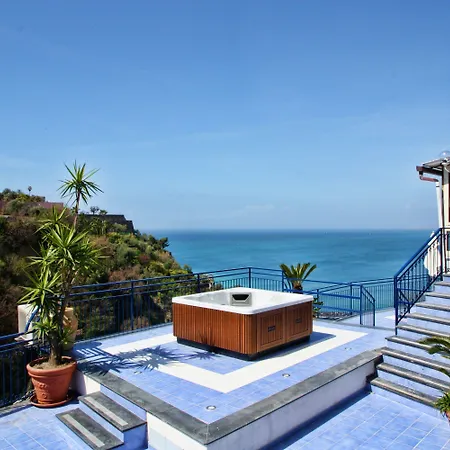 Oriente فندق فيكو إيكوينس