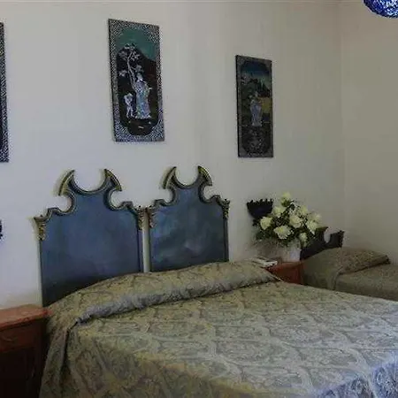 Oriente فندق فيكو إيكوينس