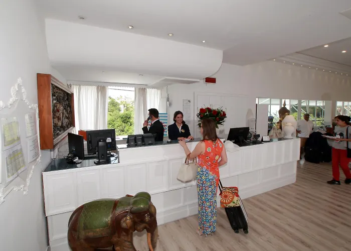 Отель Oriente Вико-Экуенсе