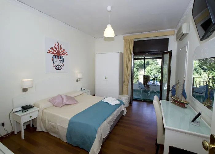 Отель Oriente Вико-Экуенсе