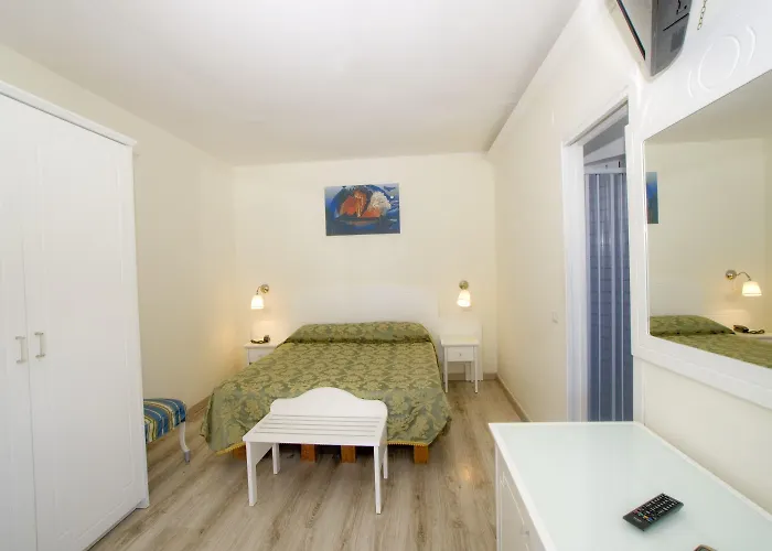 Oriente Отель Вико-Экуенсе